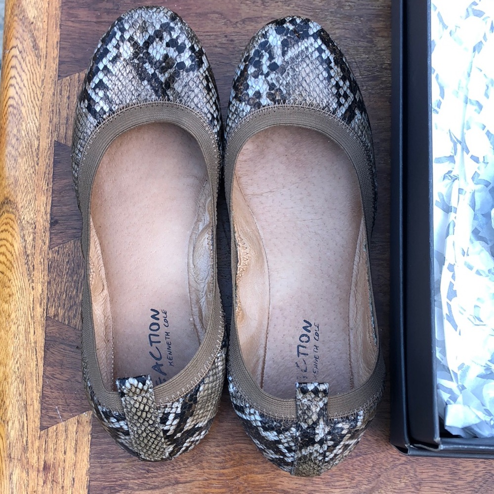 Kenneth Cole snake print flat